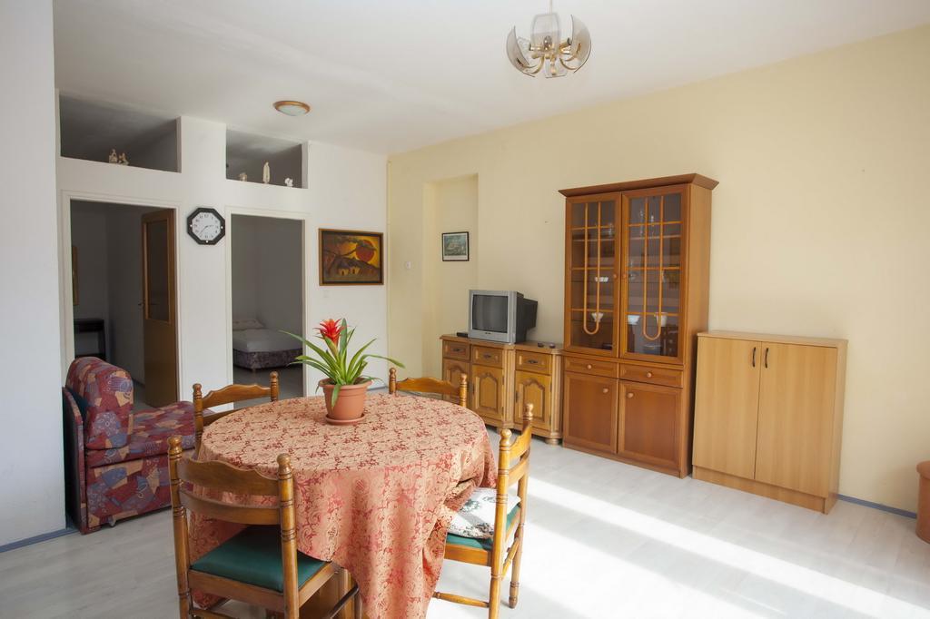 Apartment Dino Makarska
